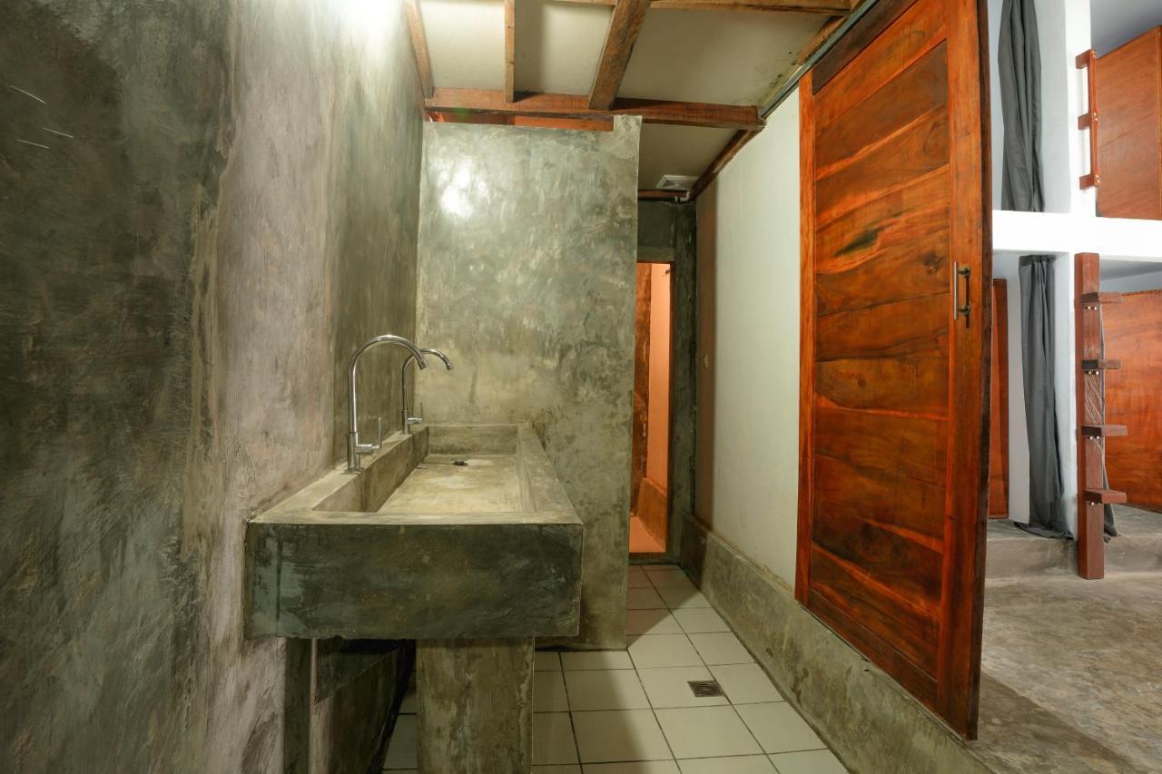 Waiwas Hostel Kuta  Eksteriør bilde