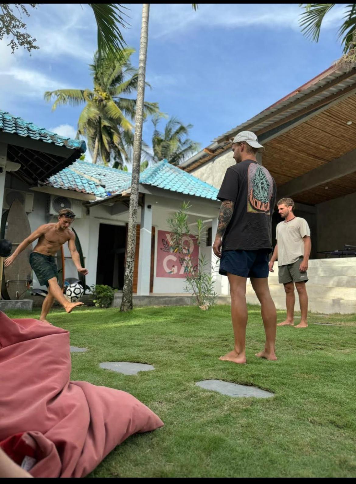 Waiwas Hostel Kuta  Eksteriør bilde
